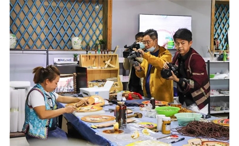 媒体集结走进玉泉区，探访民族团结之路遍地开花的奥秘